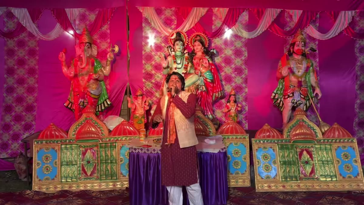 शिविर में सजी देव झांकी और पंडाल